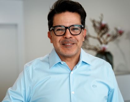 Facharzt Massud Hosseini in seiner Praxisklinik KÖ-Aesthetics in Düsseldorf